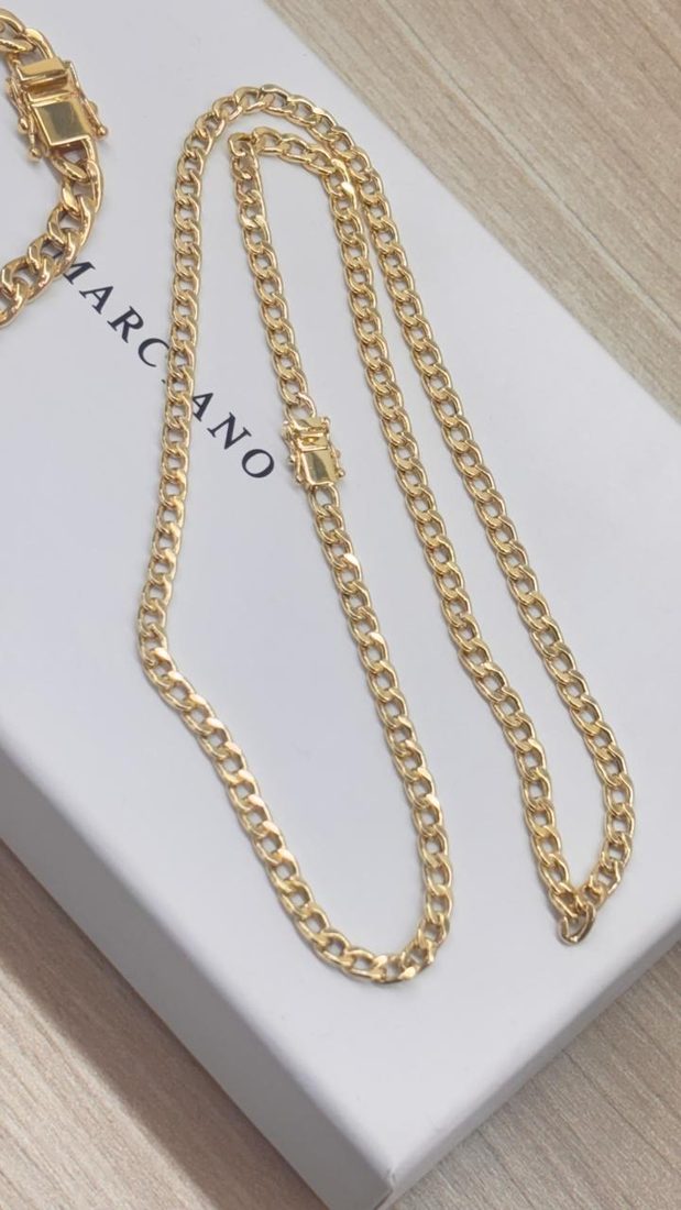 Corrente em ouro.